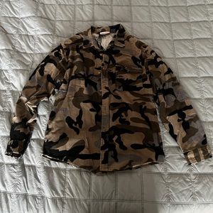 Brandy Melville Camo Flannel “Los Angeles”